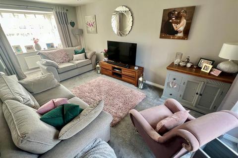 25 Griffin Lane, Dickens Heath, Solihull, B90 1TS