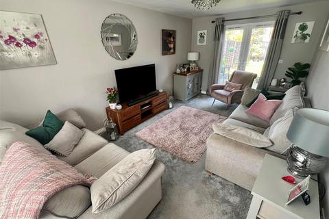 25 Griffin Lane, Dickens Heath, Solihull, B90 1TS