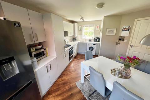 25 Griffin Lane, Dickens Heath, Solihull, B90 1TS