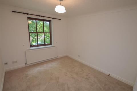 2 bedroom apartment to rent, Riverside Road, St. Albans