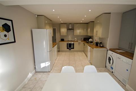 6 bedroom house share to rent, Cliff Road Gardens, Woodhouse, Leeds, West Yorkshire