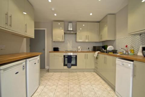 6 bedroom house share to rent, Cliff Road Gardens Woodhouse Leeds West Yorkshire
