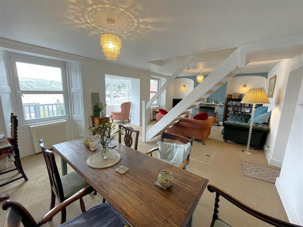 Living area (2).jpg