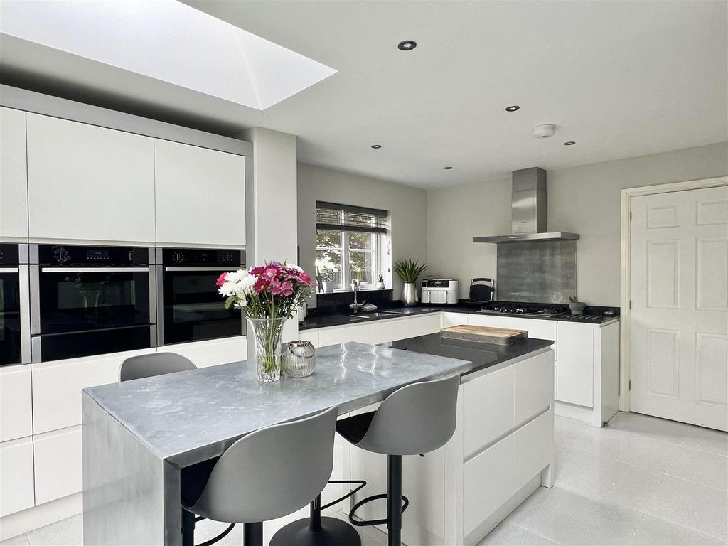 Kitchen: