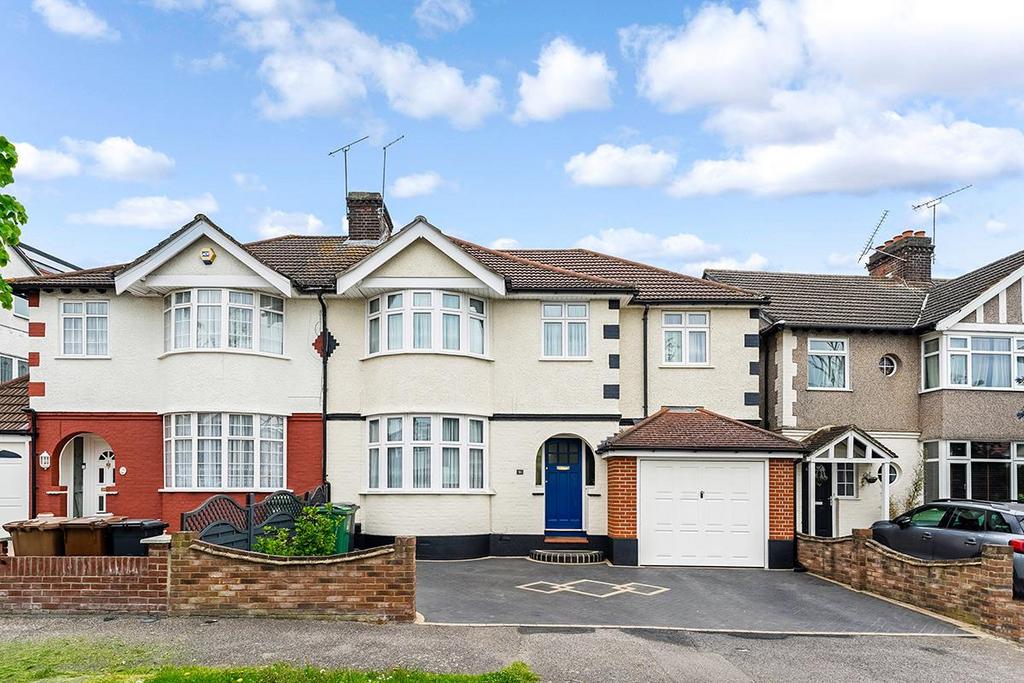 Dale View Crescent, London E4 4 bed semidetached house for sale £800,000