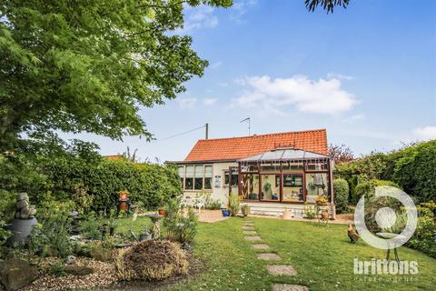 2 bedroom detached bungalow for sale, Glebe Road, Dersingham