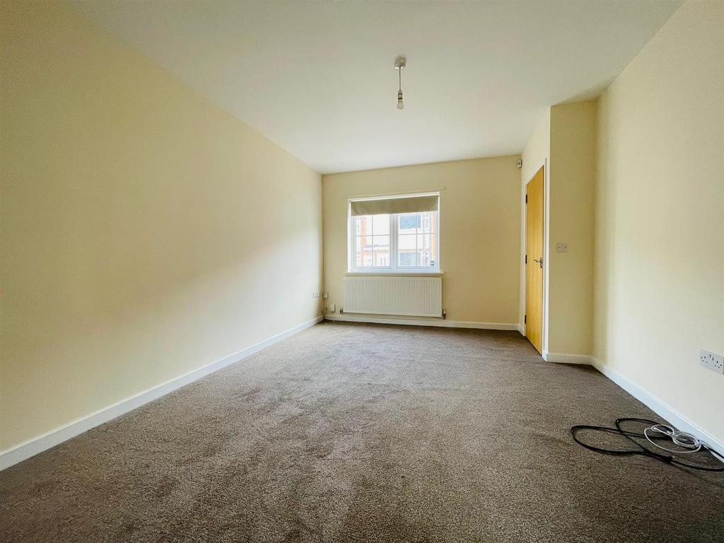 Wigston Lane, Aylestone, Leicester 3 bed house to rent £1,050 pcm (£242 pw)