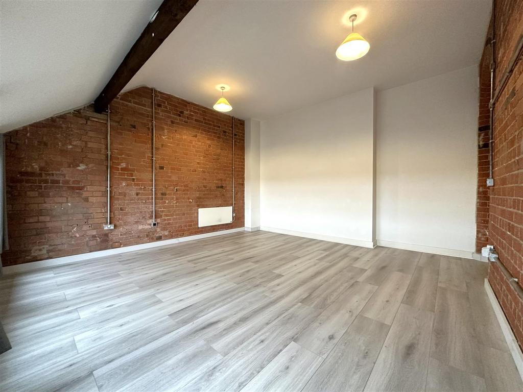 Large Master Bedroom 445