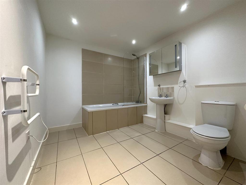 Bathroom 464