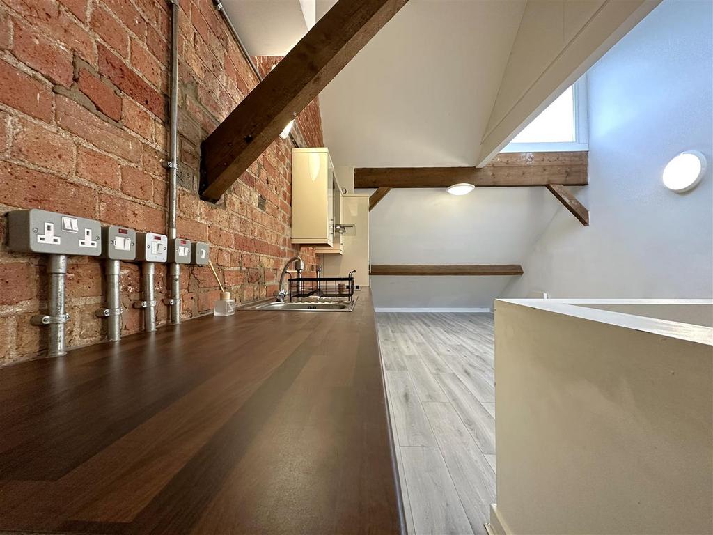 Extensive Kitchen Space 489