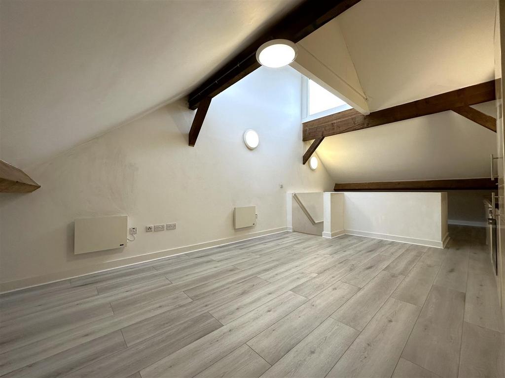 Living Area 482