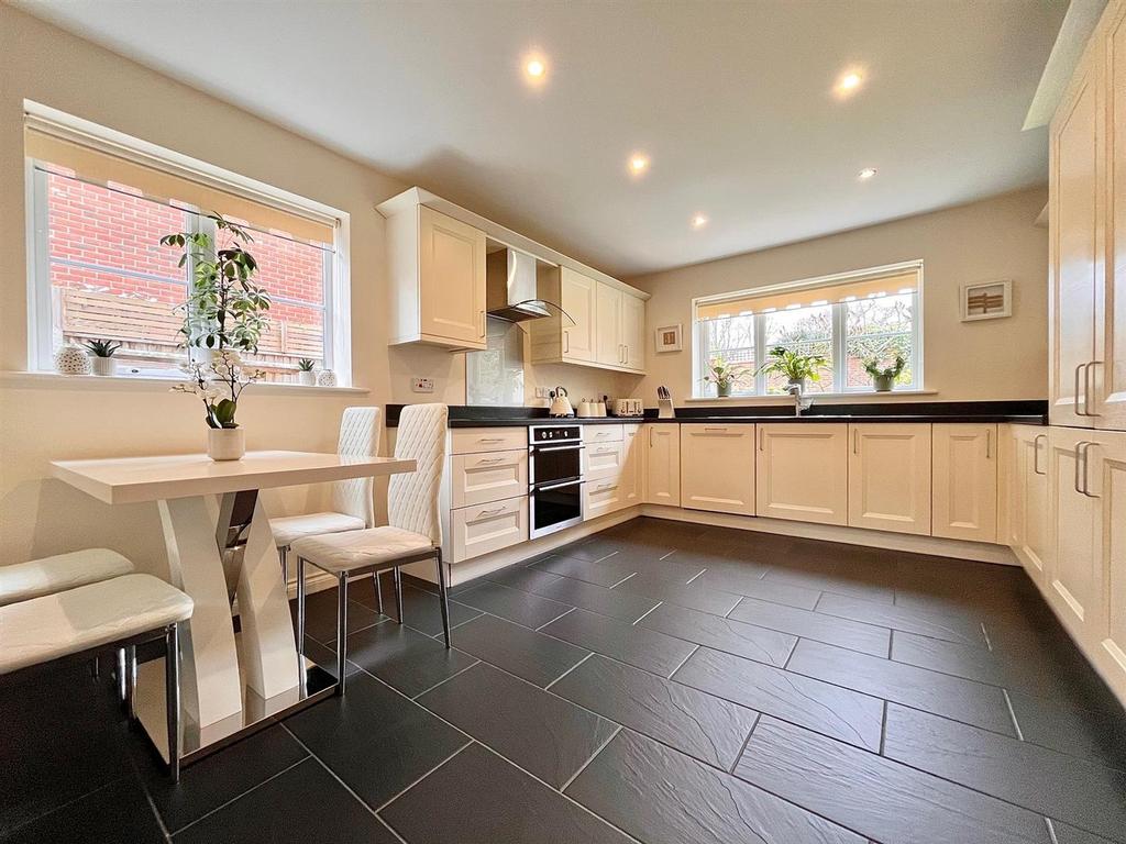 Kitchen/Breakfast Room