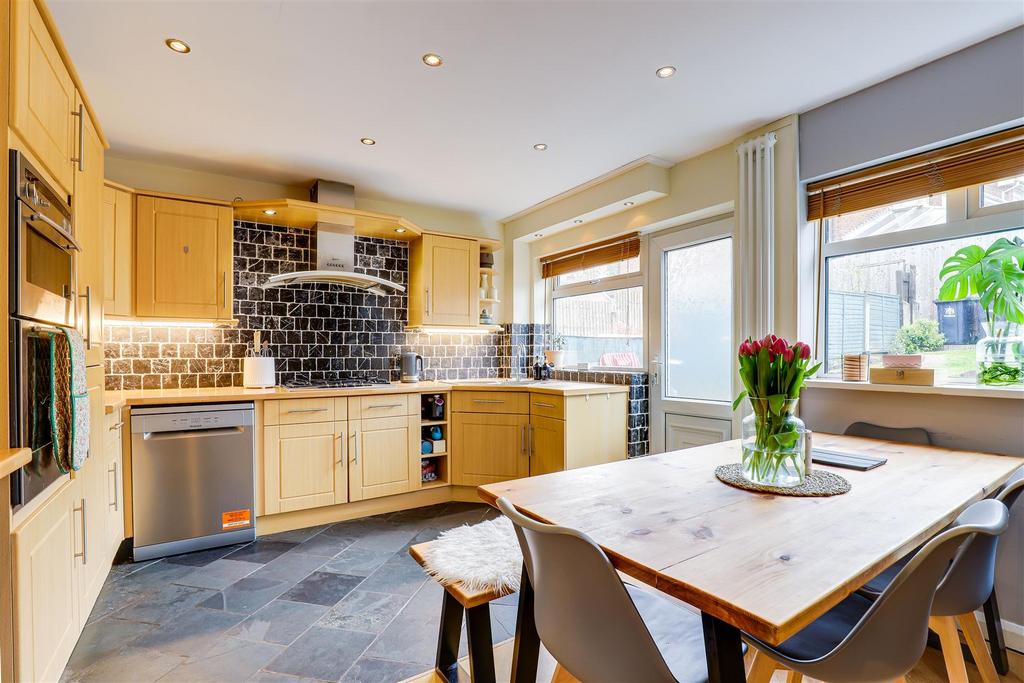 Fraser Road, Carlton NG4 3 bed terraced house for sale £210,000