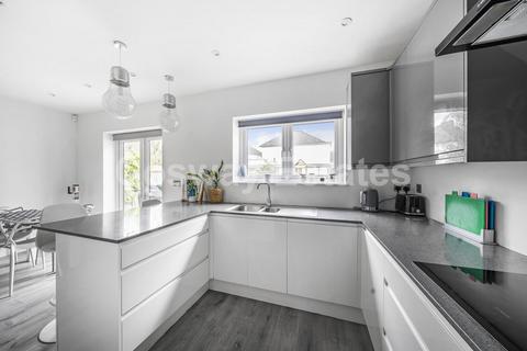 5 bedroom house for sale, Derwent Avenue, Mill Hill