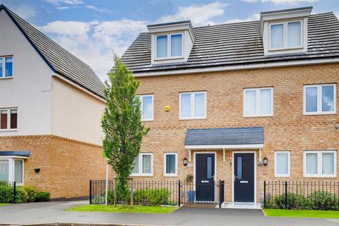 3 bedroom semi-detached house for sale, Waldrom Road, Gedling NG4