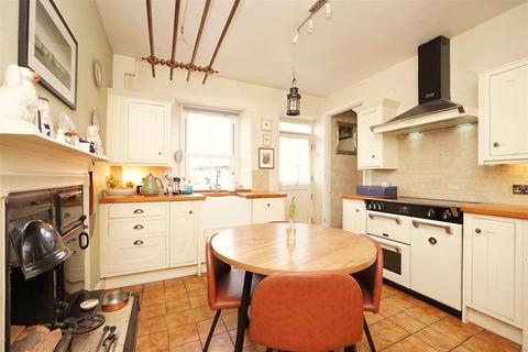 11 Ireleth, Askam-in-furness, LA16 7EG