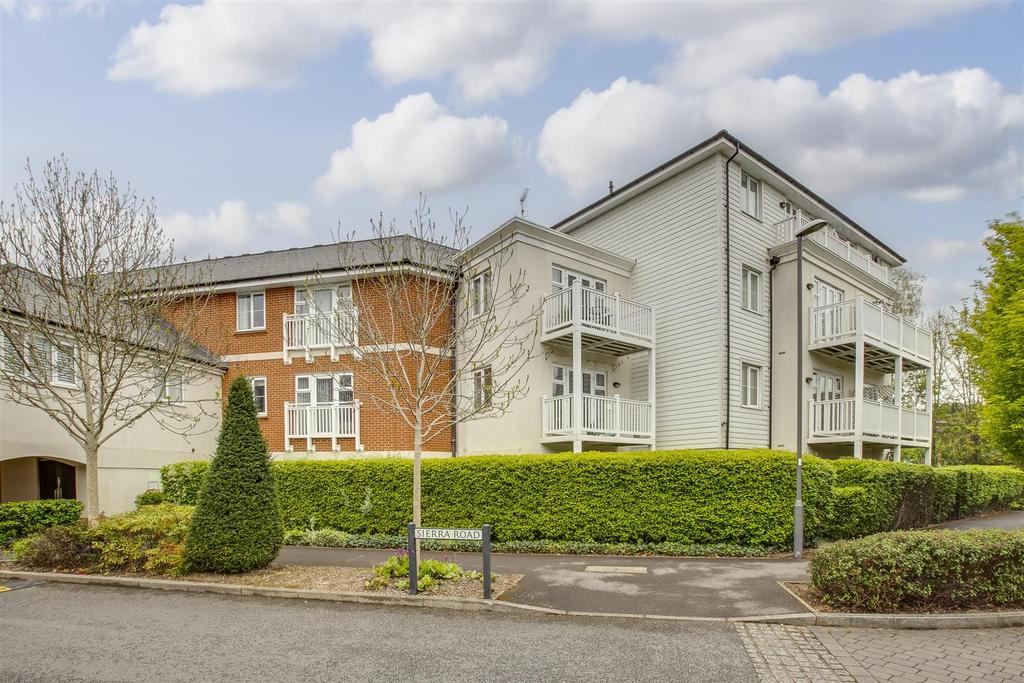 36 Penhurst House, Sierra Road, HP11 1 GY-14.jpg