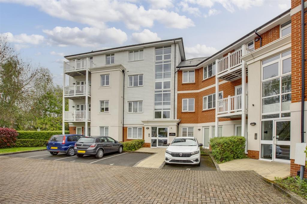 36 Penhurst House, Sierra Road, HP11 1 GY-12.jpg