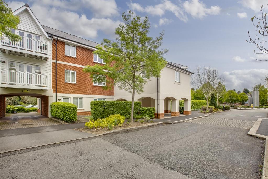 36 Penhurst House, Sierra Road, HP11 1 GY-13.jpg