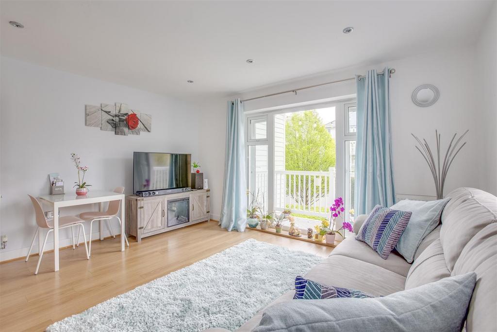 36 Penhurst House, Sierra Road, HP11 1 GY-8.jpg