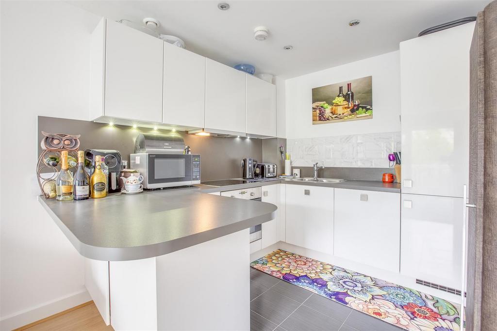 36 Penhurst House, Sierra Road, HP11 1 GY-6.jpg