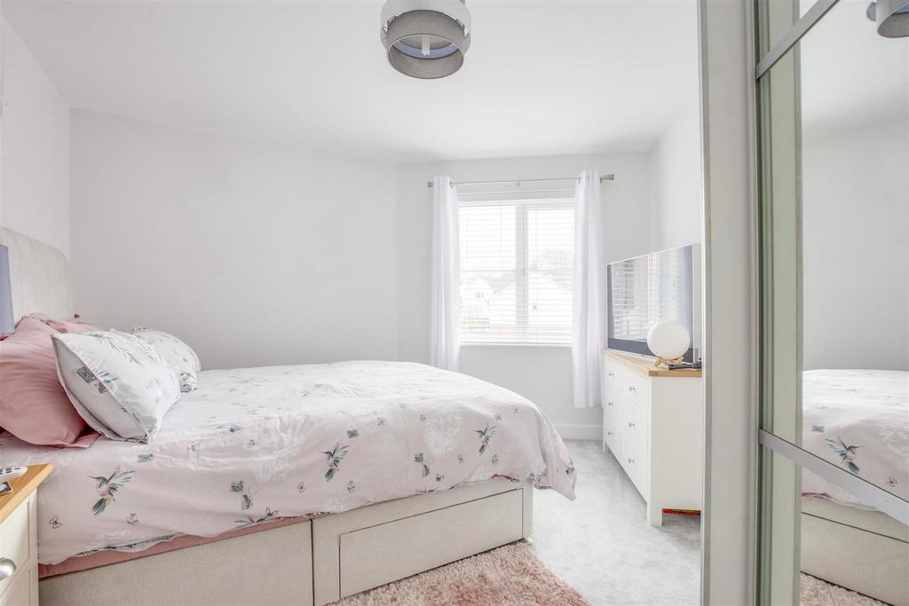 Bedroom 1.jpg