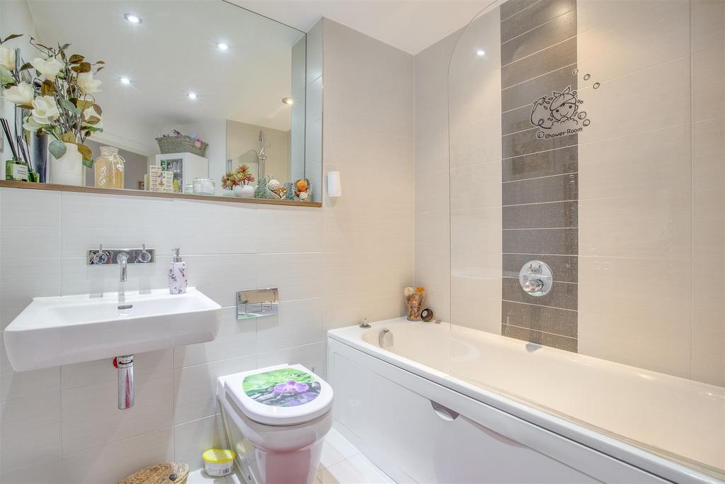 36 Penhurst House, Sierra Road, HP11 1 GY-3.jpg