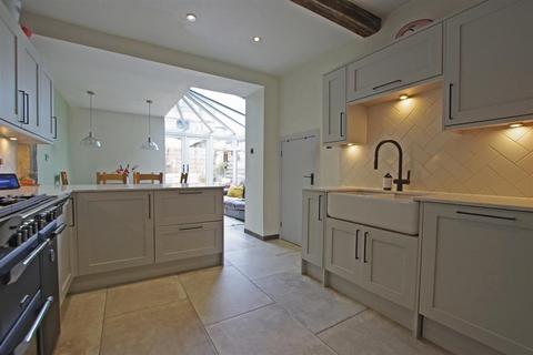 16 Blackwall, Halifax, HX1 2BE