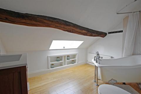 16 Blackwall, Halifax, HX1 2BE