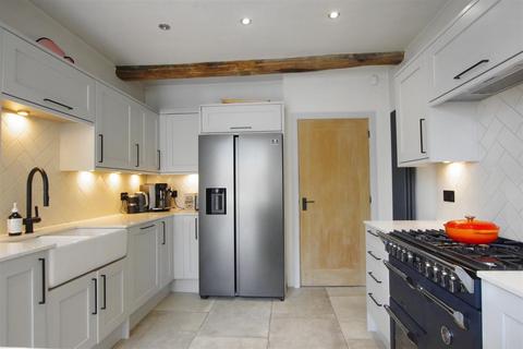 16 Blackwall, Halifax, HX1 2BE