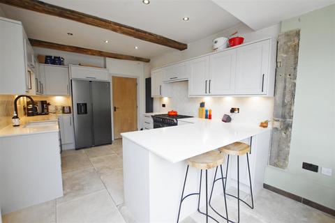 16 Blackwall, Halifax, HX1 2BE