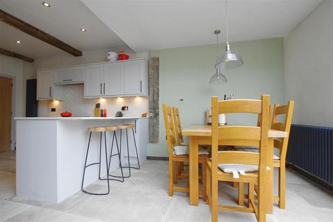 16 Blackwall, Halifax, HX1 2BE