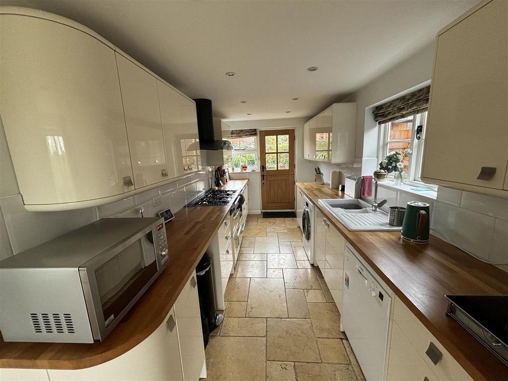 Kitchen .jpg