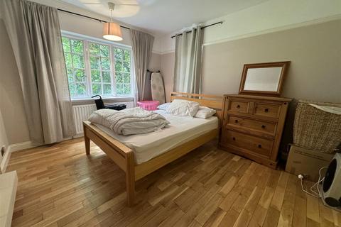 3 bedroom flat for sale, Castle Way, Feltham TW13