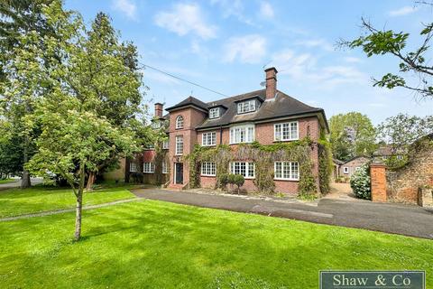 8, Tudor Court Castle Way, Feltham, TW13 7QQ