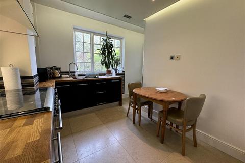 8, Tudor Court Castle Way, Feltham, TW13 7QQ