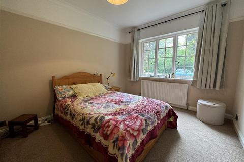 8, Tudor Court Castle Way, Feltham, TW13 7QQ