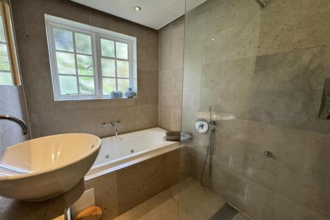 8, Tudor Court Castle Way, Feltham, TW13 7QQ
