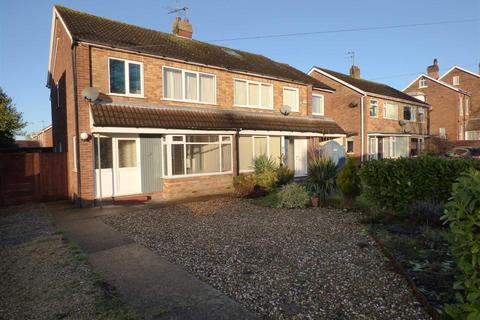 3 bedroom semi-detached house to rent, Skillings Lane, Brough