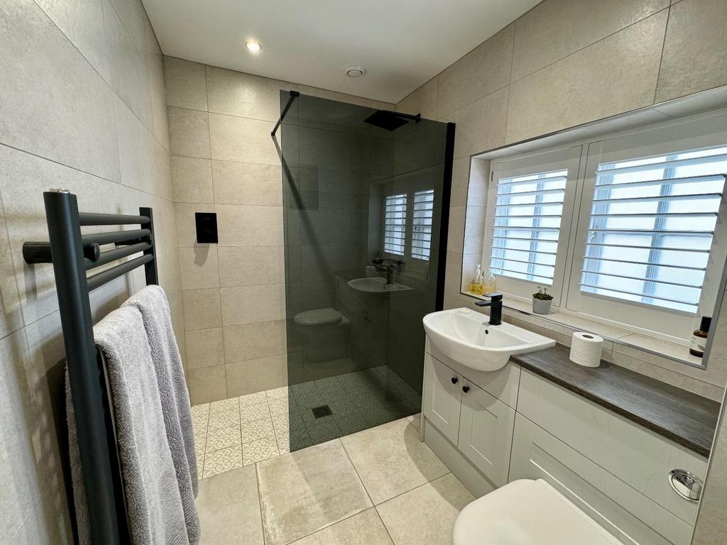 En suite shower room