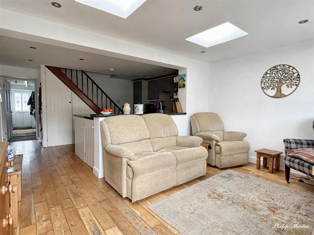 Dining Room to Front Door.jpg