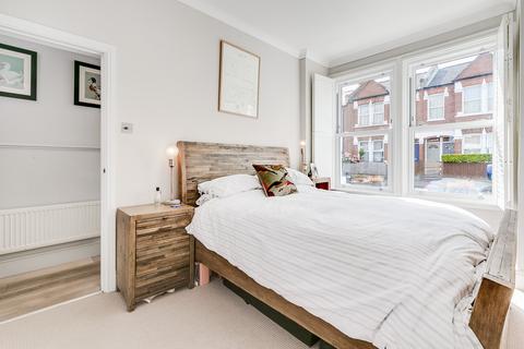 2 bedroom flat to rent, Bickley Street, SW17