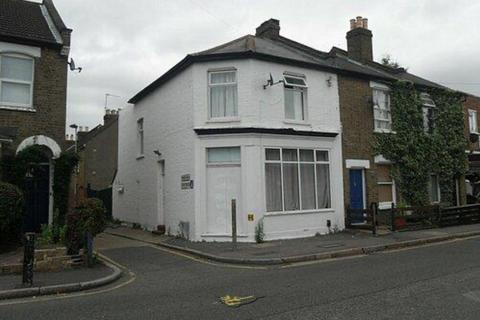 5 bedroom terraced house to rent, Station Road, Hounslow, TW32AH
