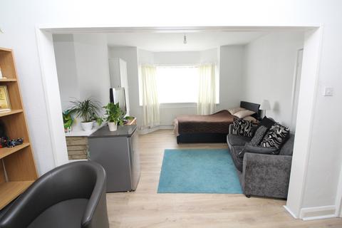 3 bedroom semi-detached house to rent, Westbrooke Road, Welling, DA16