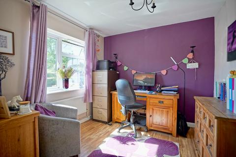 3 bedroom semi-detached house for sale, Belle Isle Crescent, Brampton, Cambridgeshire.