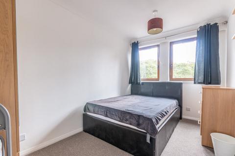 3 bedroom flat to rent, 67P – Murieston Place, Edinburgh, EH11 2LT