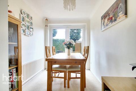 2 bedroom end of terrace house for sale, Bristol Close, Rochester