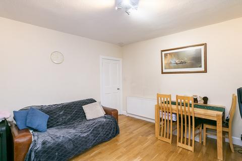 1a, Bulls Close, 100 Canongate, Edinburgh, EH8 8DD