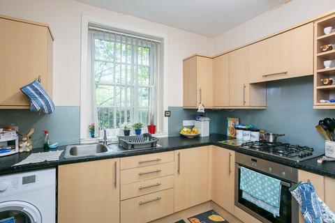 1a, Bulls Close, 100 Canongate, Edinburgh, EH8 8DD