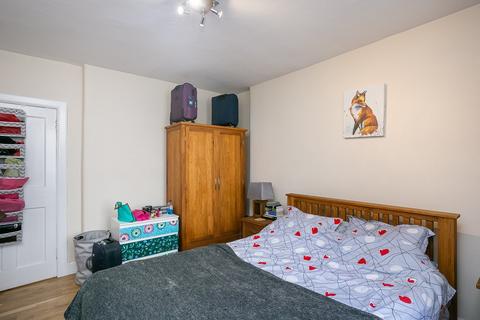 1a, Bulls Close, 100 Canongate, Edinburgh, EH8 8DD